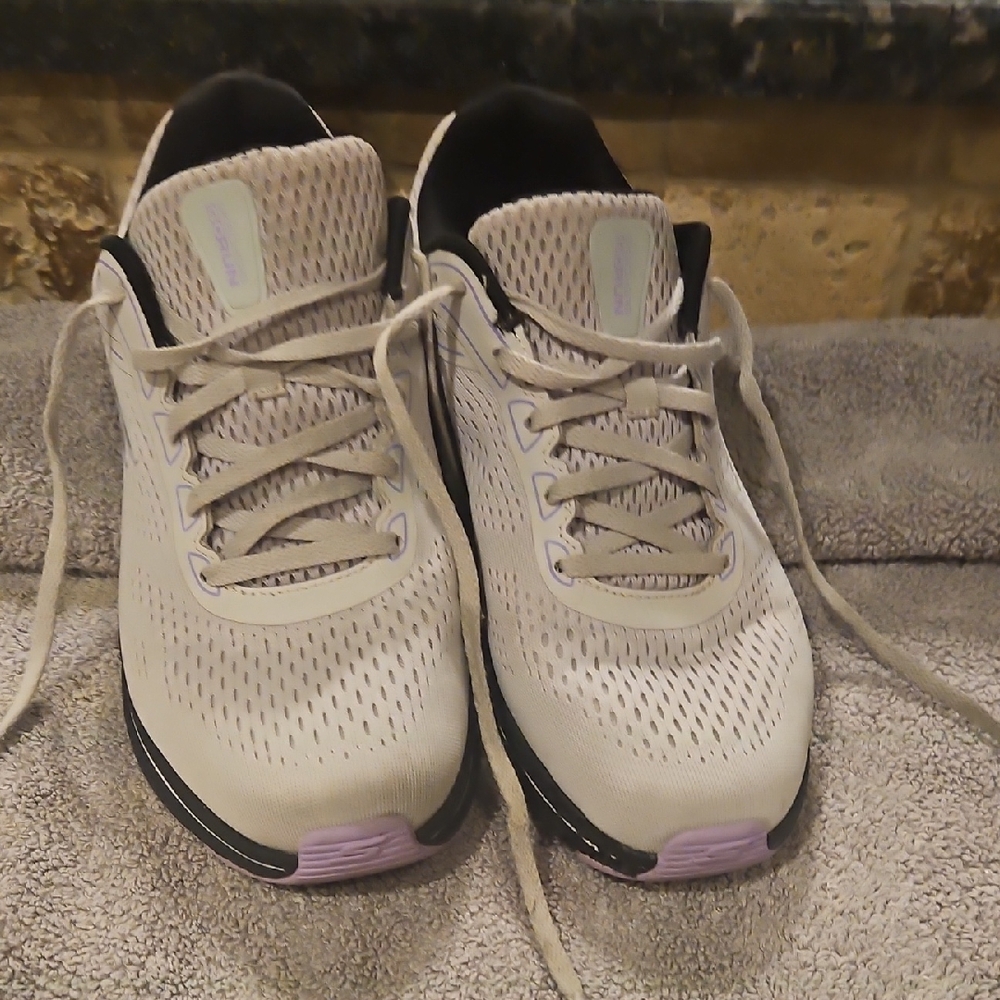 Stylish Skecher Light Gray and Black Sneakers